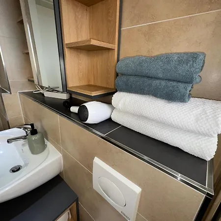 Apartament Domo46 Mit Balkon, Waschmaschine & Smart Tv *