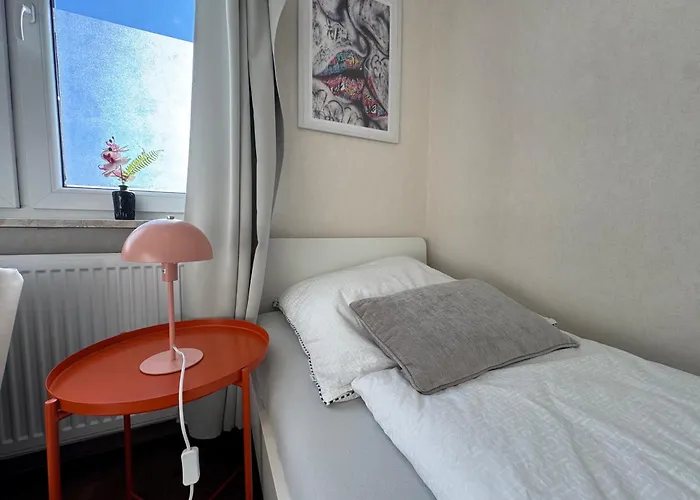 Domo46 Mit Balkon, Waschmaschine & Smart Tv 아파트 *
